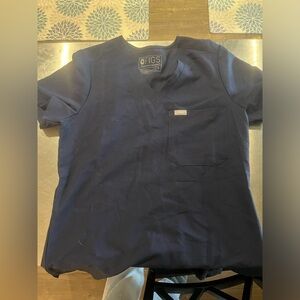 Barely worn figs scrub top in navy